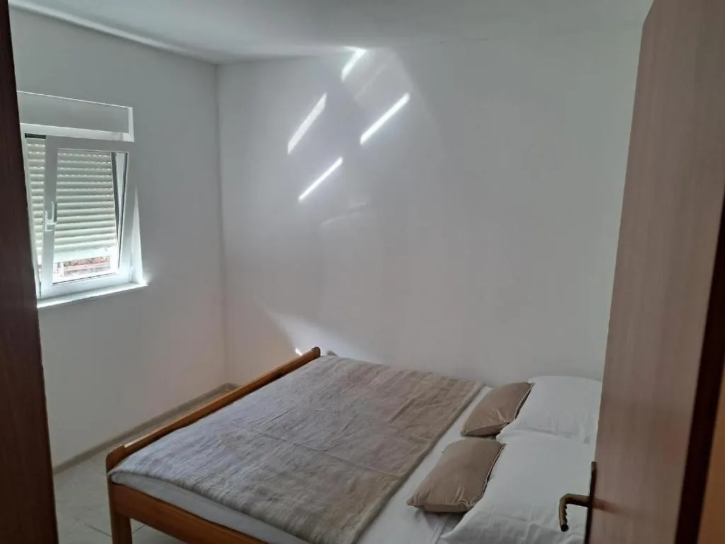 Appartamento Apartmani Arta 2 Drage