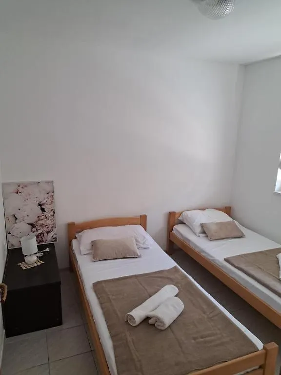 Apartmani Arta 2 Drage 0*,  Croazia